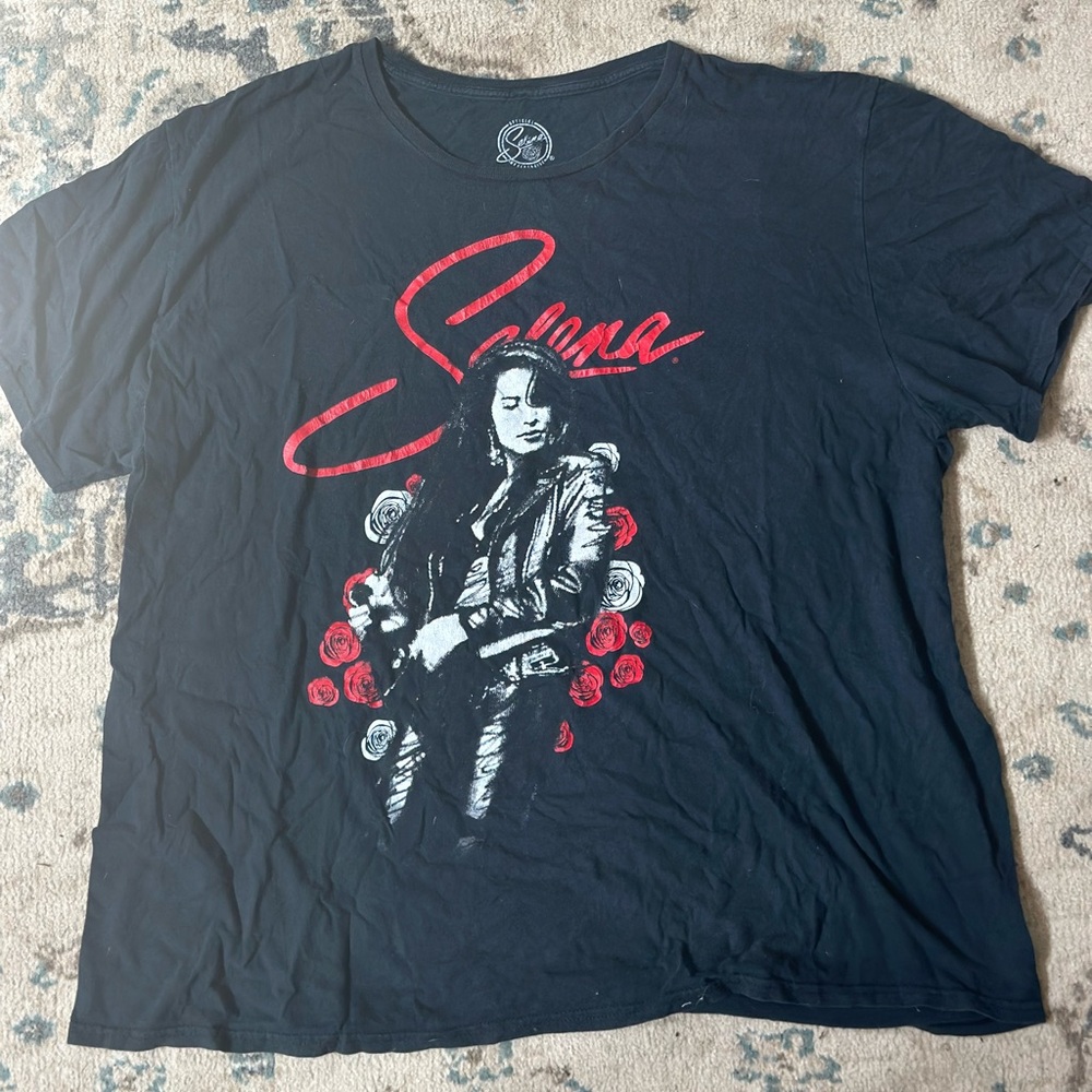 Selena black and red t-shirt